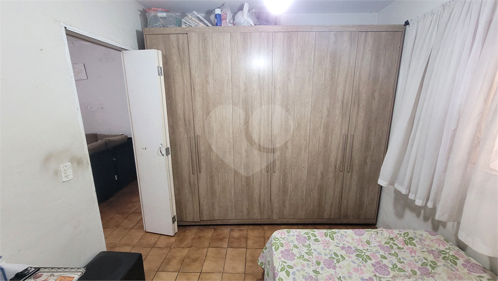 Casa térrea ou terreno para venda. 240m2, Local plano. Ideal para galpão. Jardim Guimarães