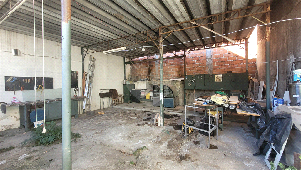 Casa térrea ou terreno para venda. 240m2, Local plano. Ideal para galpão. Jardim Guimarães