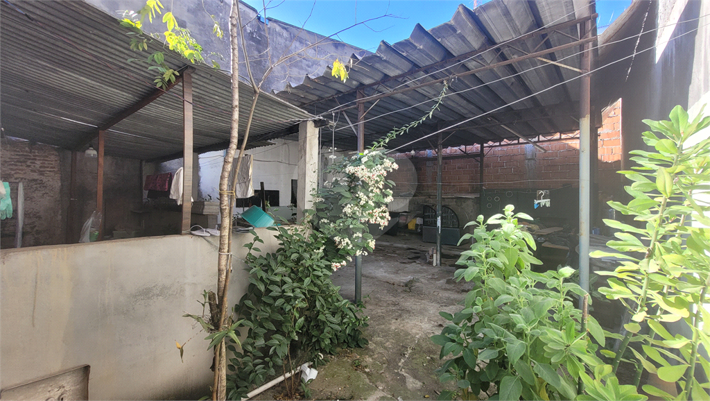 Casa térrea ou terreno para venda. 240m2, Local plano. Ideal para galpão. Jardim Guimarães