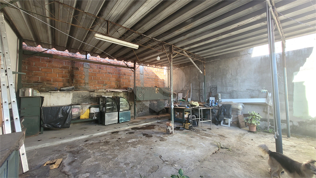 Casa térrea ou terreno para venda. 240m2, Local plano. Ideal para galpão. Jardim Guimarães