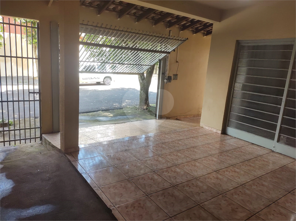 Casa à venda com 3 quartos, 109m² - Foto 1