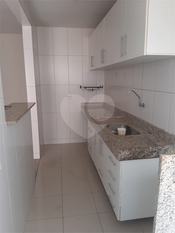 Apartamento à venda com 2 quartos, 65m² - Foto 3