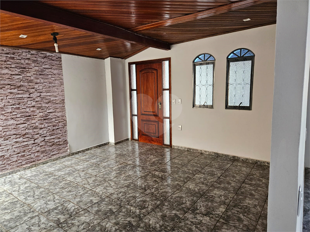 Casa à venda com 2 quartos, 166m² - Foto 1