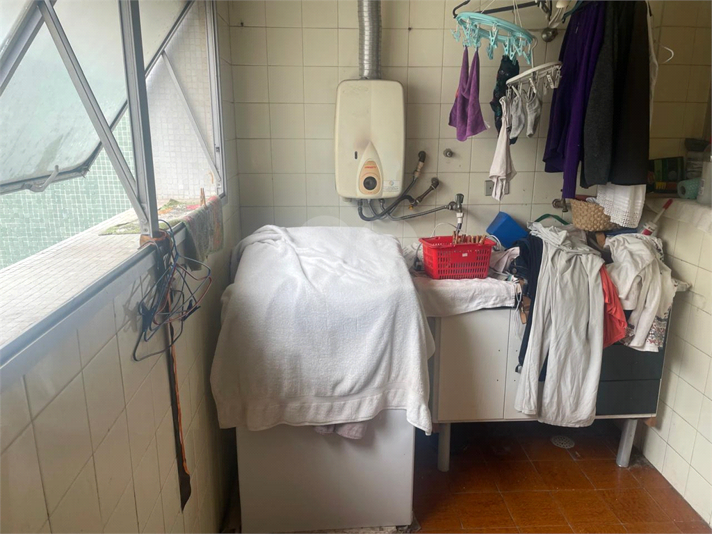 Apartamento em Perdizes, 02 dormitórios com armários, 02 banheiros, 01 vaga de garagem