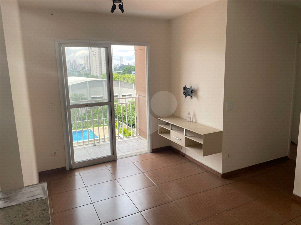 APARTAMENTO em PARQUE NOVO MUNDO