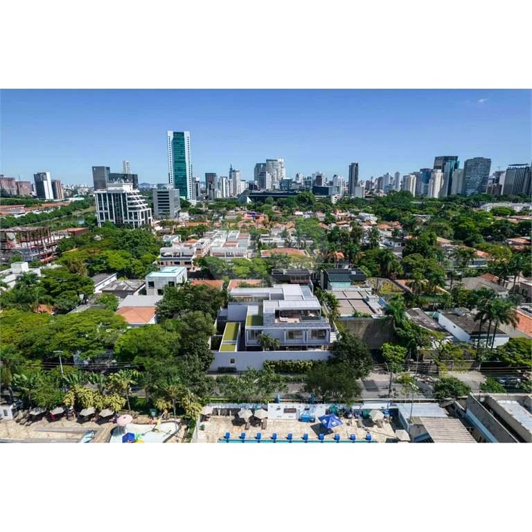 CASA EM CONDOMÍNIO COM 3 QUARTOS- 4 VAGAS - PISCINA - JARDIM AMÉRICA.