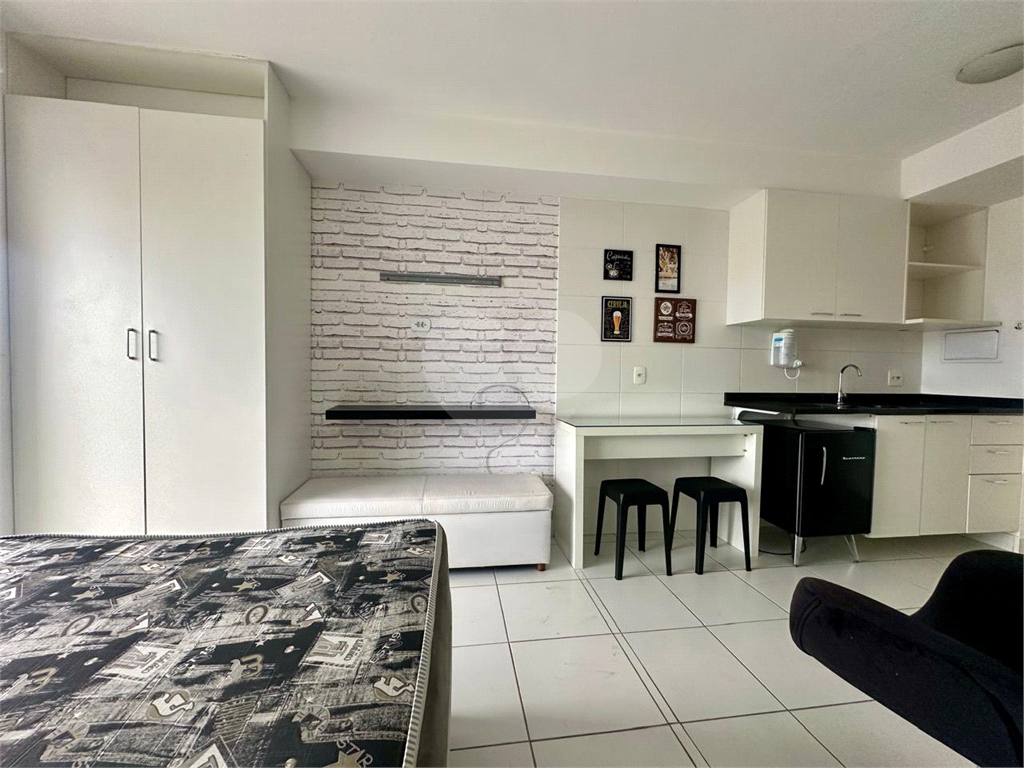 STUDIO MOBILIADO, PORTEIRA FECHADA EM SANTANA