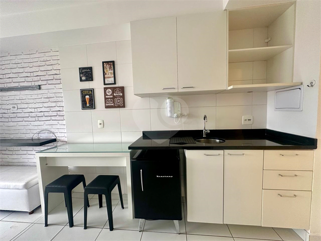 STUDIO MOBILIADO, PORTEIRA FECHADA EM SANTANA