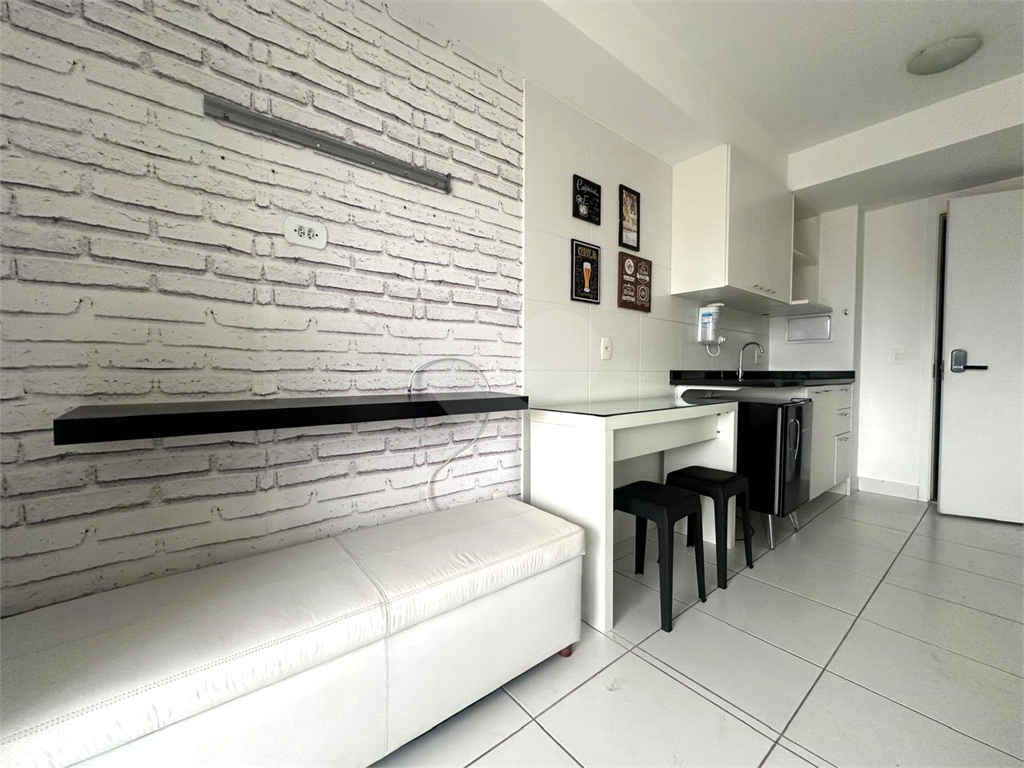 STUDIO MOBILIADO, PORTEIRA FECHADA EM SANTANA