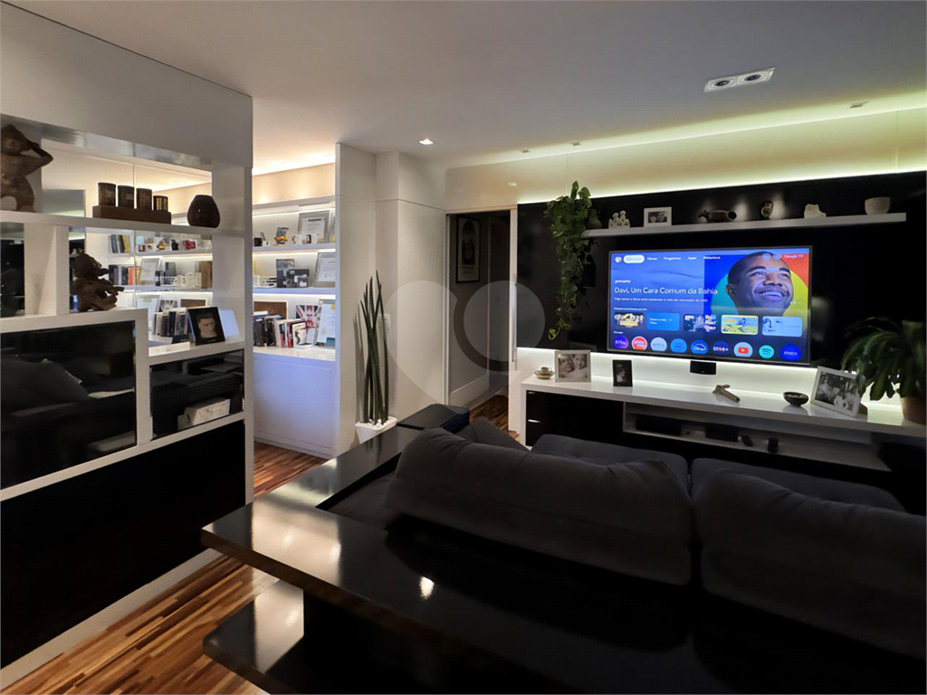 Lindo apartamento na Aclimação com varanda gourmet em andar alto.