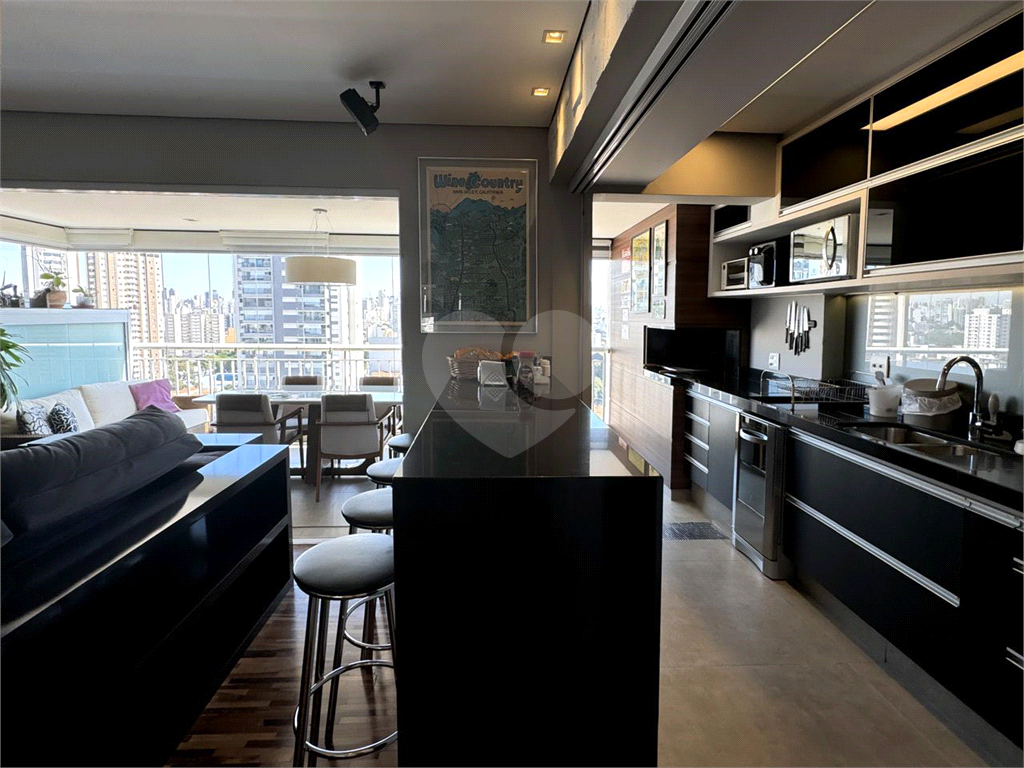 Lindo apartamento na Aclimação com varanda gourmet em andar alto.
