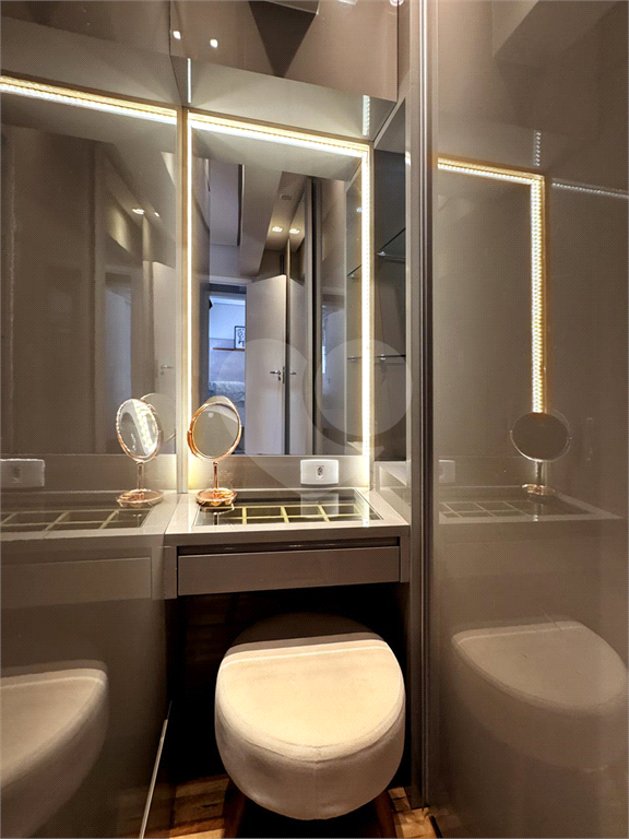Lindo apartamento na Aclimação com varanda gourmet em andar alto.