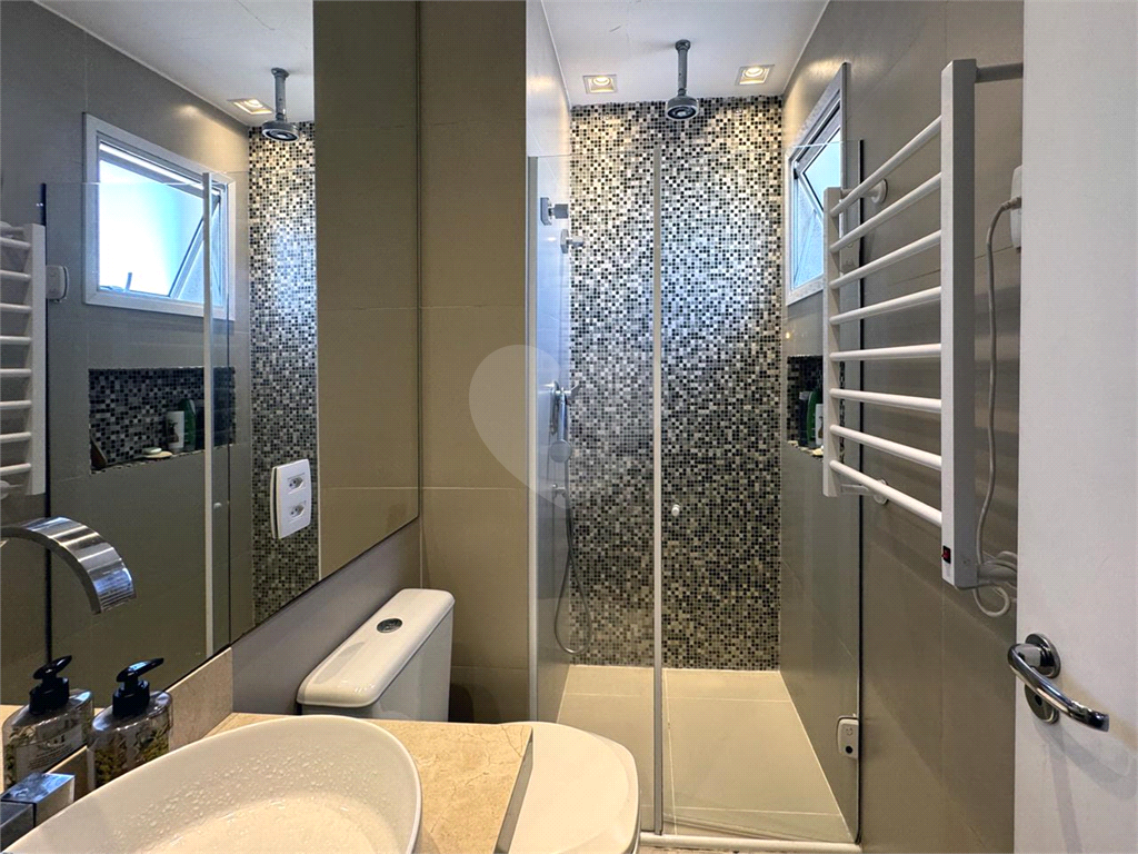 Lindo apartamento na Aclimação com varanda gourmet em andar alto.