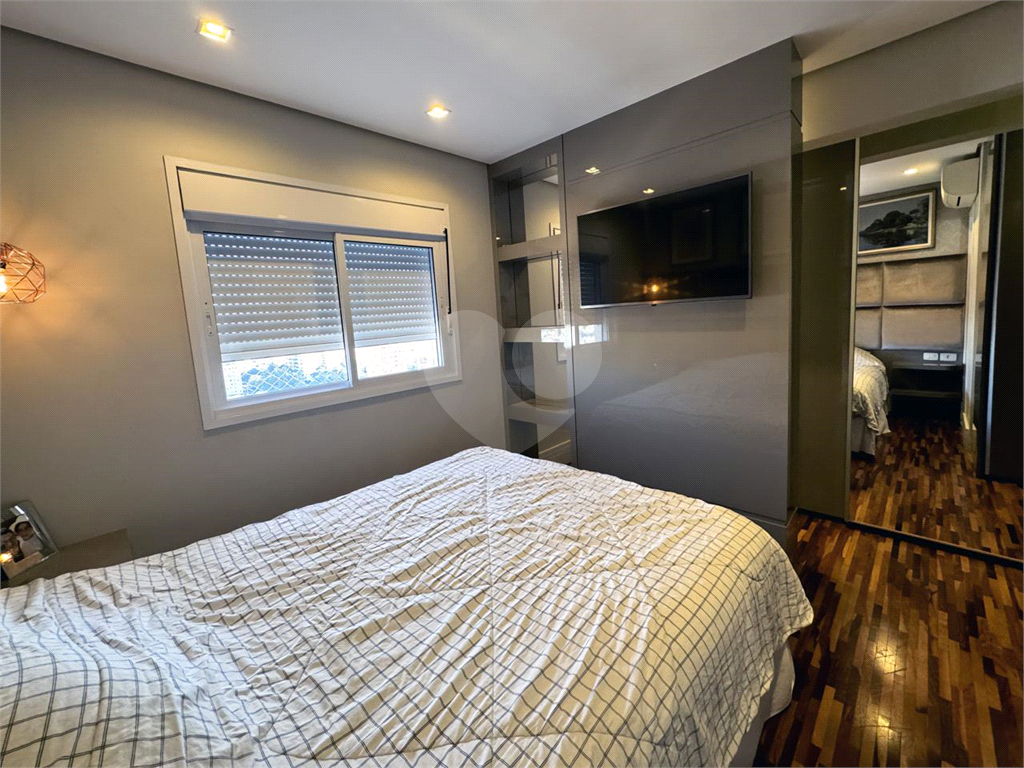 Lindo apartamento na Aclimação com varanda gourmet em andar alto.