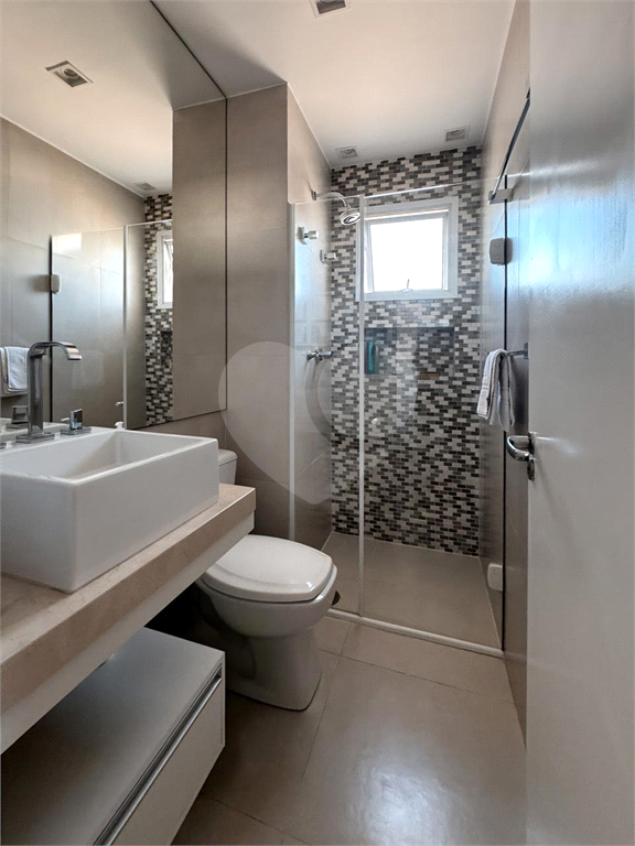 Lindo apartamento na Aclimação com varanda gourmet em andar alto.
