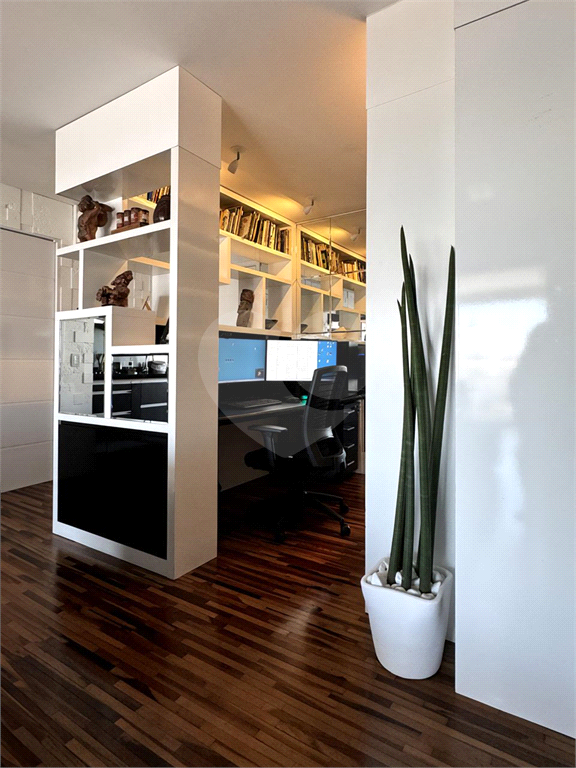 Lindo apartamento na Aclimação com varanda gourmet em andar alto.
