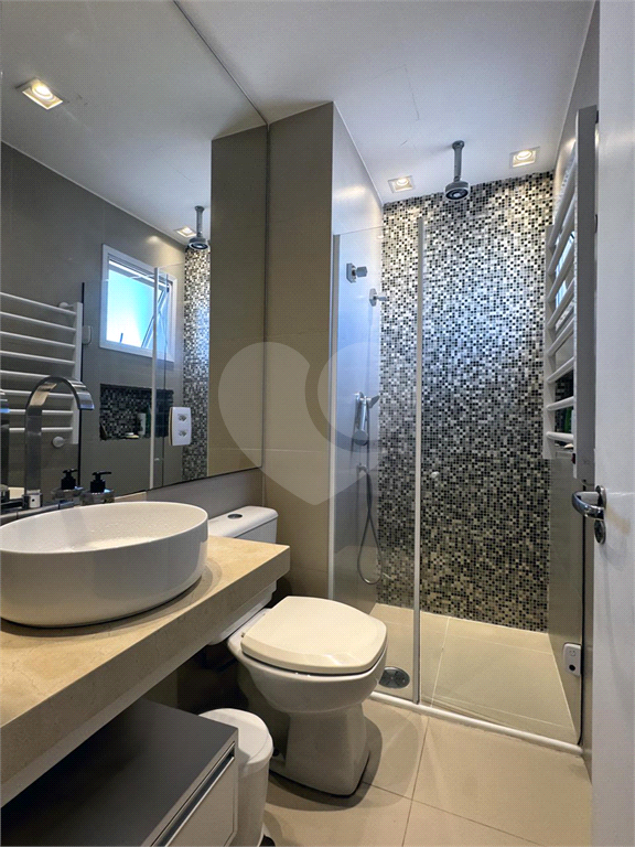 Lindo apartamento na Aclimação com varanda gourmet em andar alto.