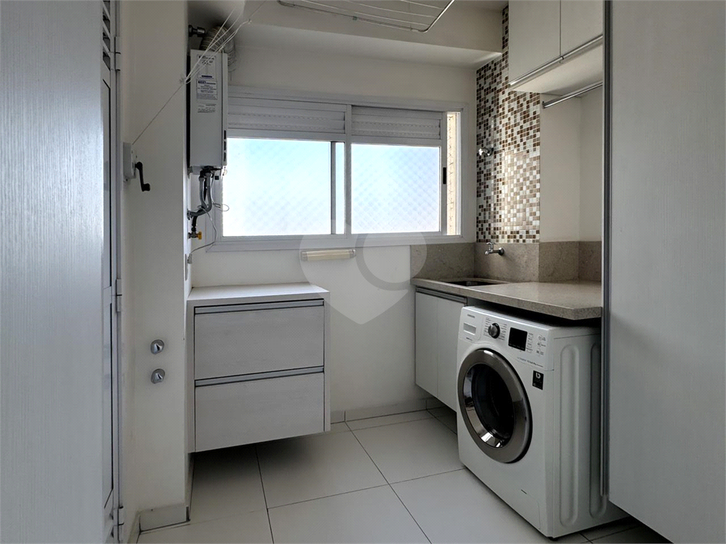 Lindo apartamento na Aclimação com varanda gourmet em andar alto.