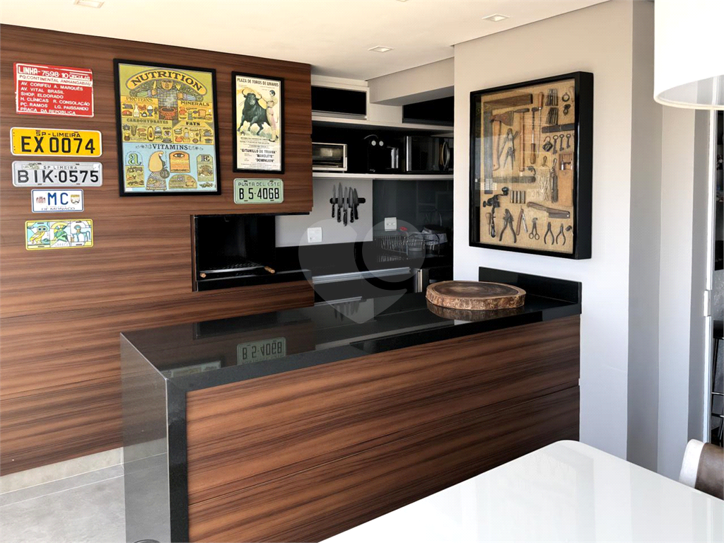 Lindo apartamento na Aclimação com varanda gourmet em andar alto.