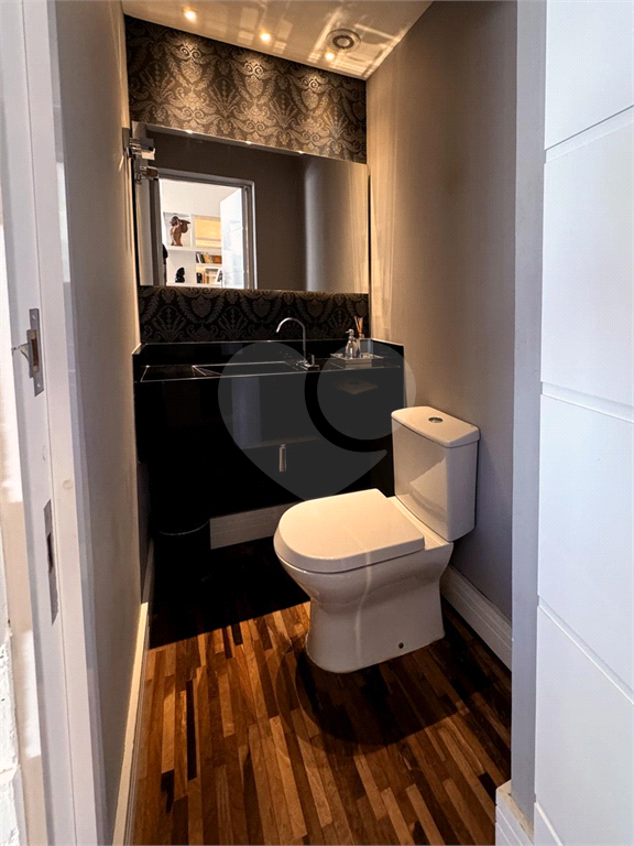 Lindo apartamento na Aclimação com varanda gourmet em andar alto.