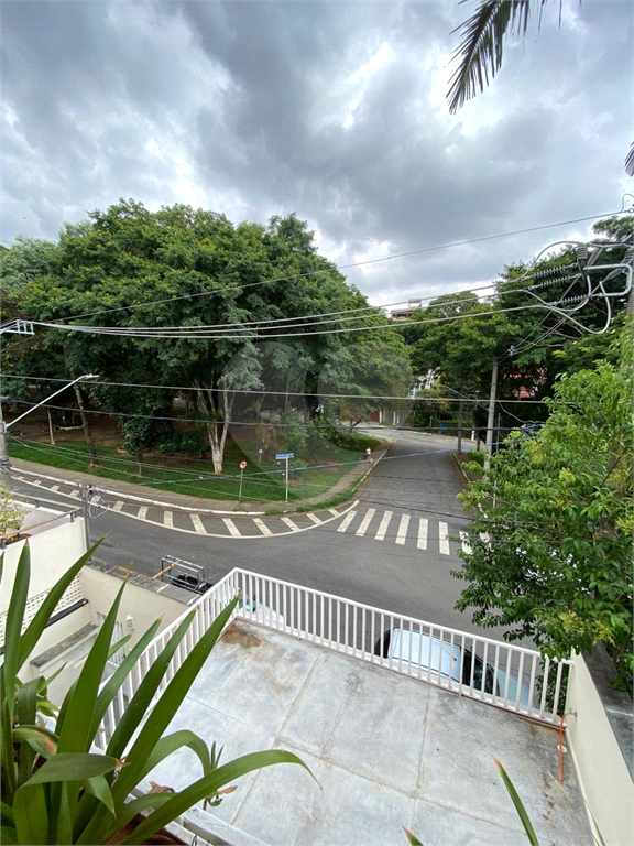 Lindo Sobrado com quatro dormitórios na Vila Madalena