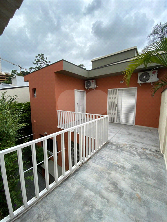 Lindo Sobrado com quatro dormitórios na Vila Madalena