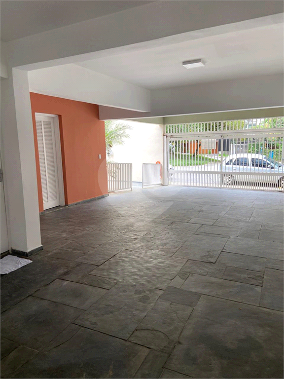 Lindo Sobrado com quatro dormitórios na Vila Madalena