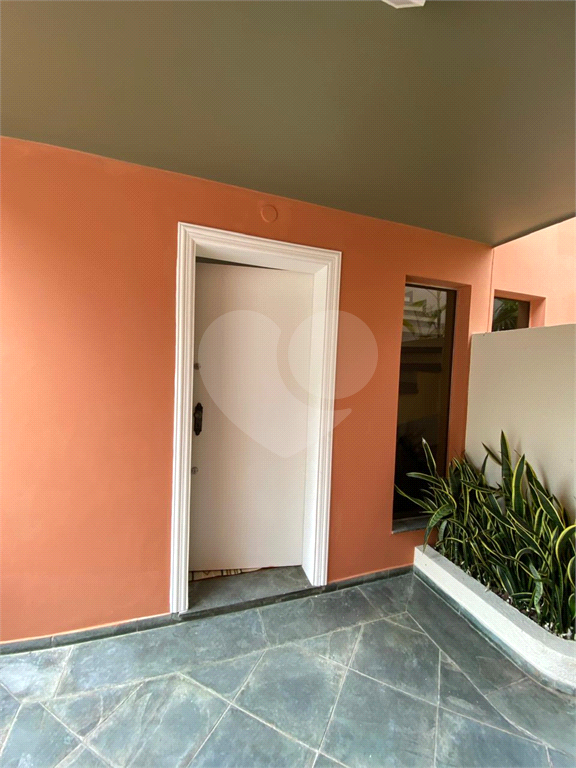 Lindo Sobrado com quatro dormitórios na Vila Madalena