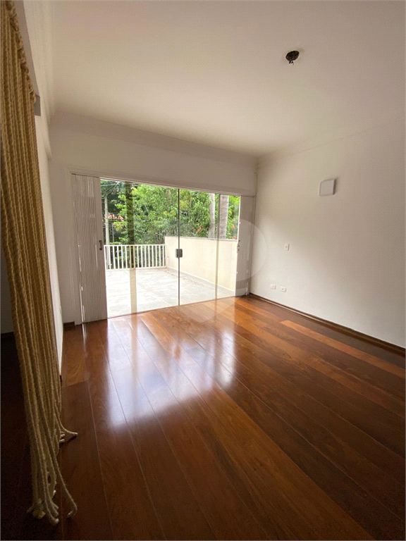 Lindo Sobrado com quatro dormitórios na Vila Madalena