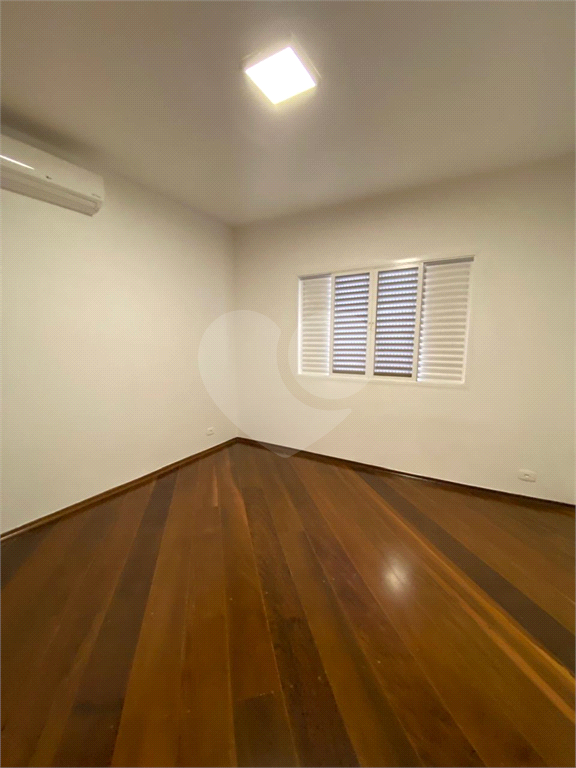 Lindo Sobrado com quatro dormitórios na Vila Madalena