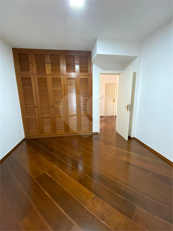 Lindo Sobrado com quatro dormitórios na Vila Madalena