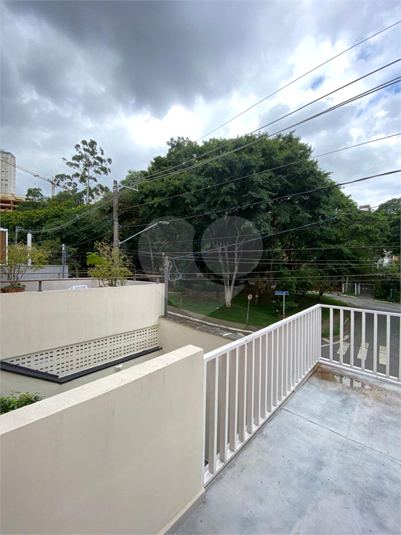 Lindo Sobrado com quatro dormitórios na Vila Madalena