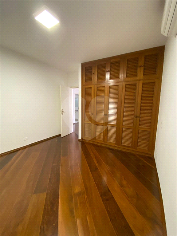 Lindo Sobrado com quatro dormitórios na Vila Madalena