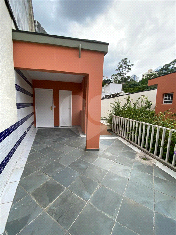 Lindo Sobrado com quatro dormitórios na Vila Madalena