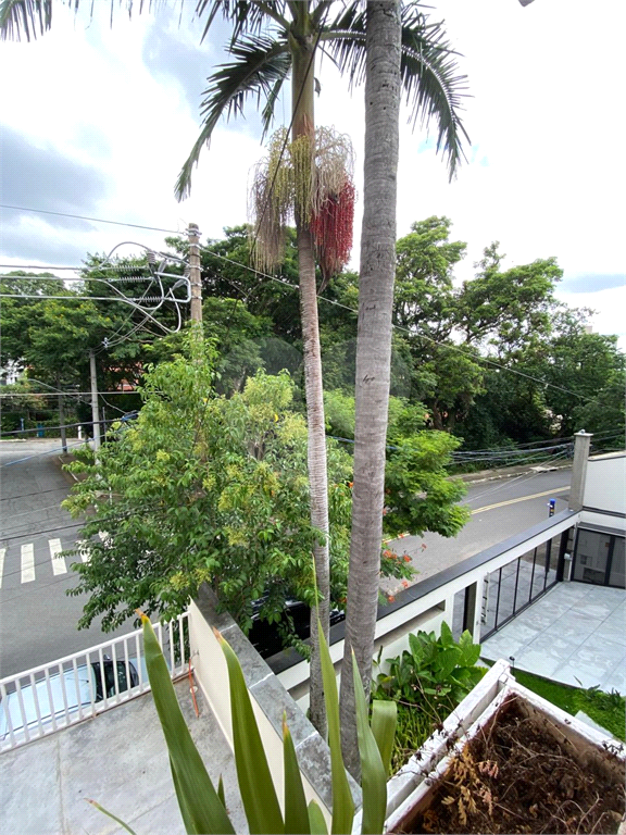 Lindo Sobrado com quatro dormitórios na Vila Madalena