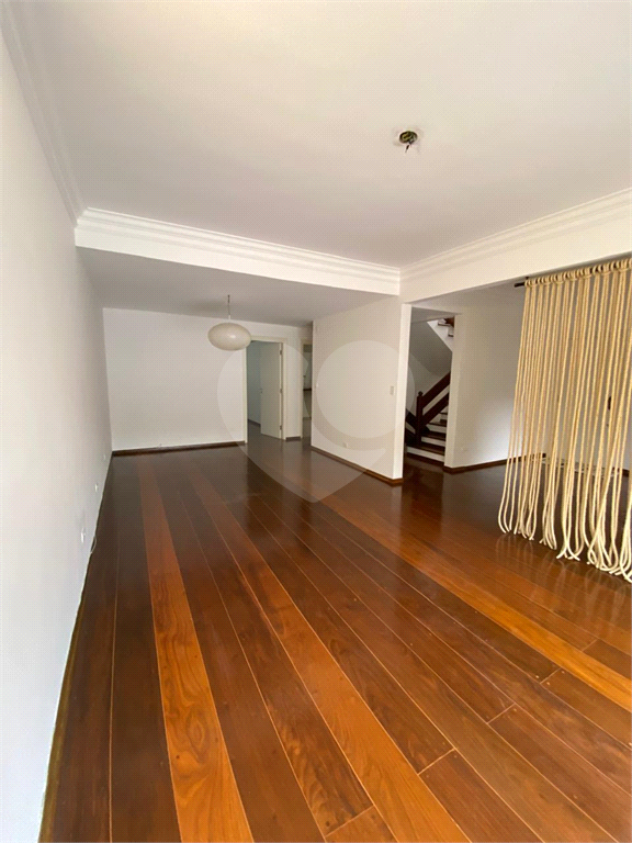 Lindo Sobrado com quatro dormitórios na Vila Madalena