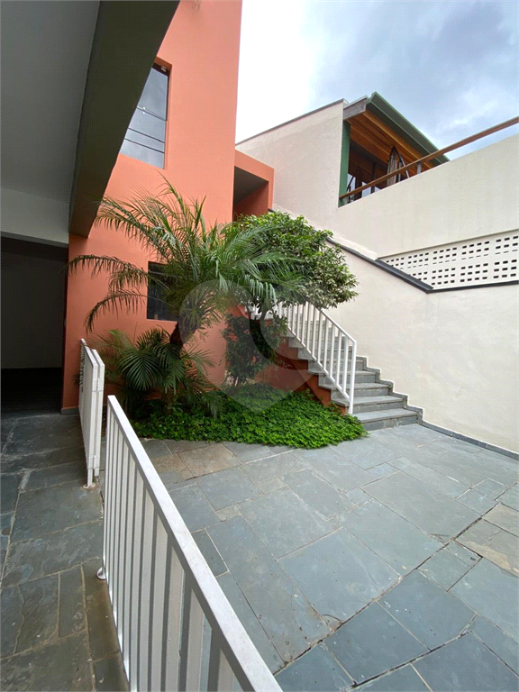 Lindo Sobrado com quatro dormitórios na Vila Madalena