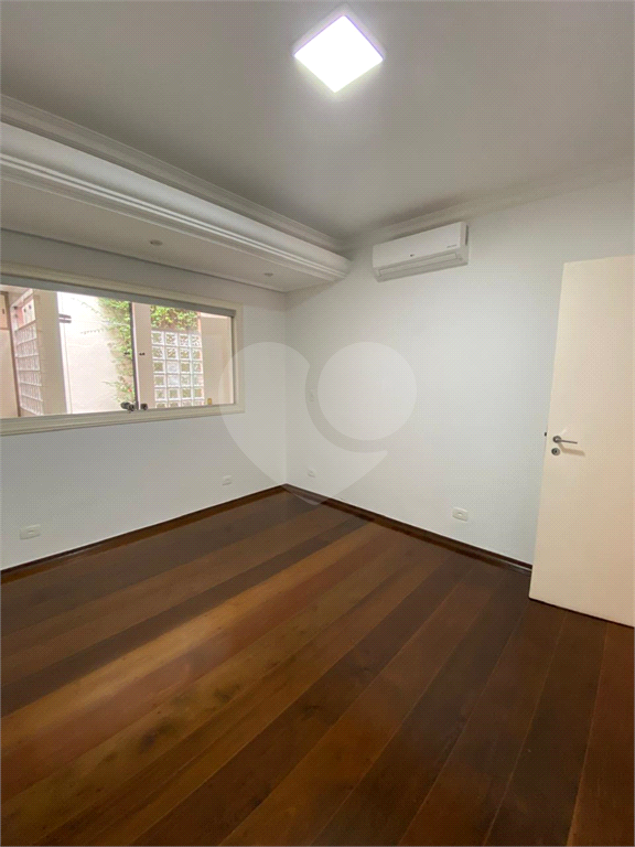 Lindo Sobrado com quatro dormitórios na Vila Madalena