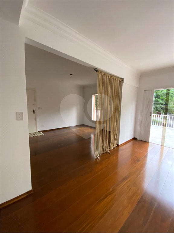 Lindo Sobrado com quatro dormitórios na Vila Madalena