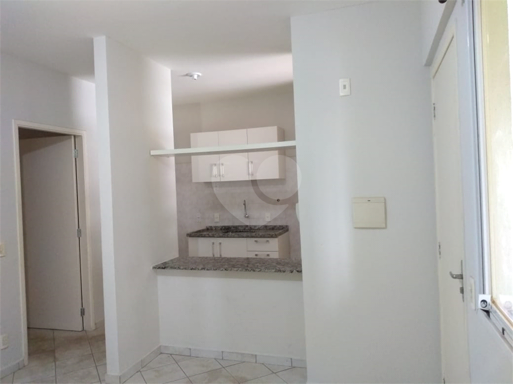 Apartamento à venda com 1 quarto, 32m² - Foto 2