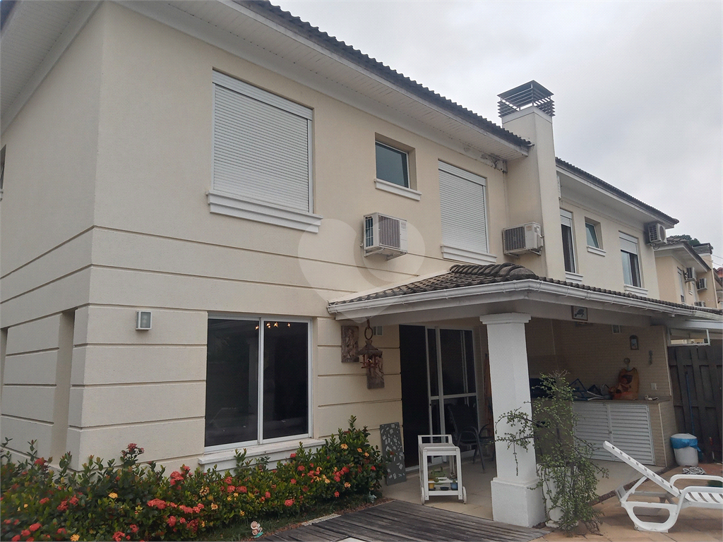 Sobrado alto padrão em condomínio no Tremembé