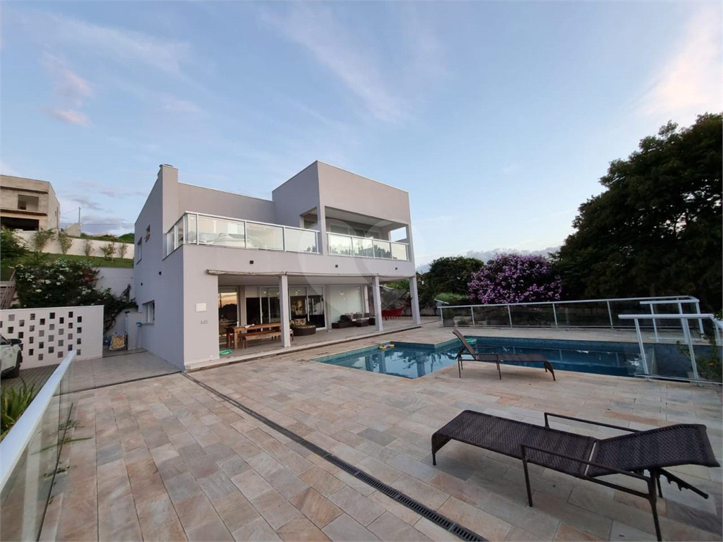 Casa de Condomínio à venda com 3 quartos, 230m² - Foto 2