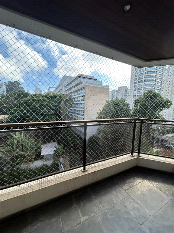 APARTAMENTO em SANTANA