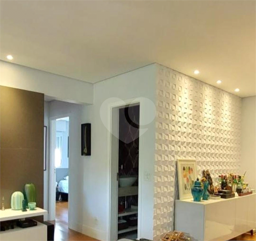 Apartamento com 2 dormitórios, sendo 2 suítes, 3 banheiros e 2 vagas de garagem