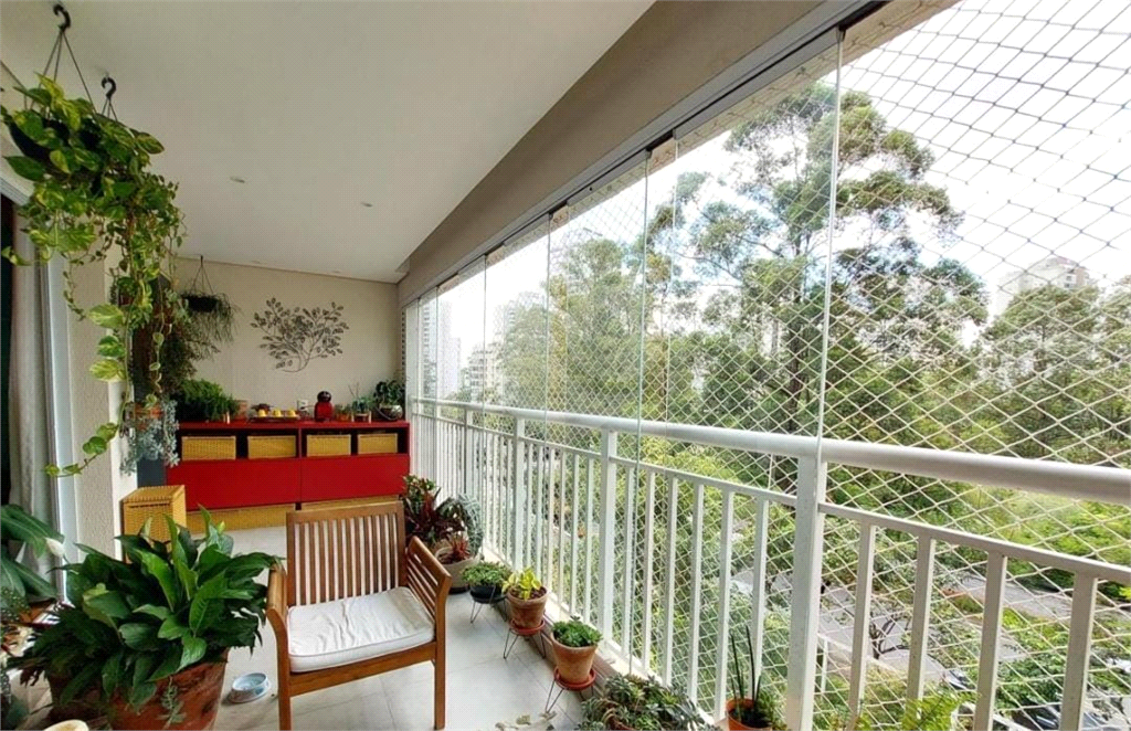 Apartamento com 2 dormitórios, sendo 2 suítes, 3 banheiros e 2 vagas de garagem