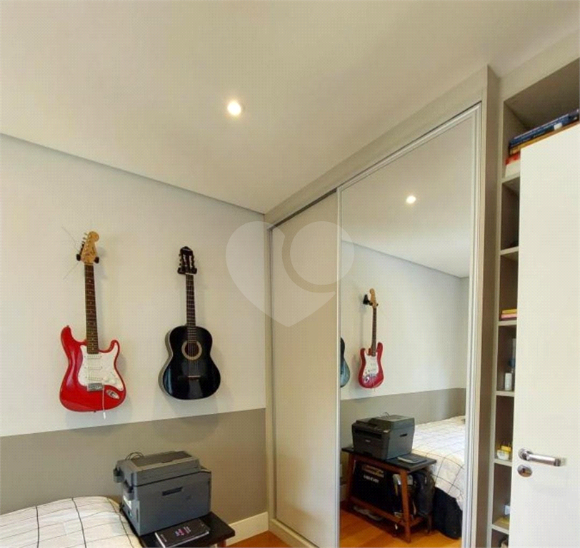 Apartamento com 2 dormitórios, sendo 2 suítes, 3 banheiros e 2 vagas de garagem