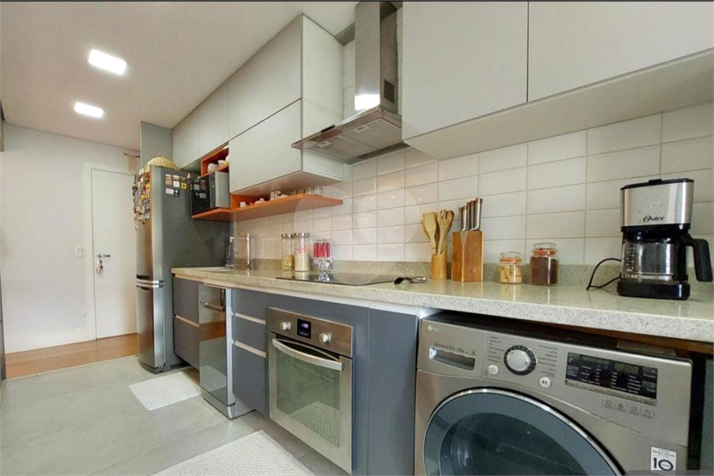 Apartamento com 2 dormitórios, sendo 2 suítes, 3 banheiros e 2 vagas de garagem