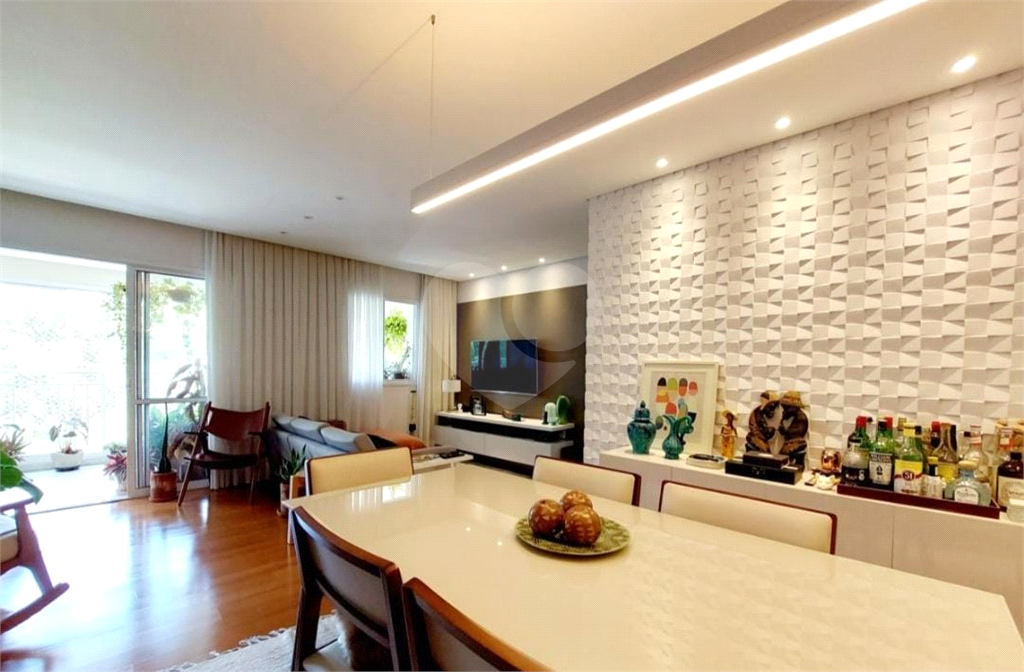Apartamento com 2 dormitórios, sendo 2 suítes, 3 banheiros e 2 vagas de garagem