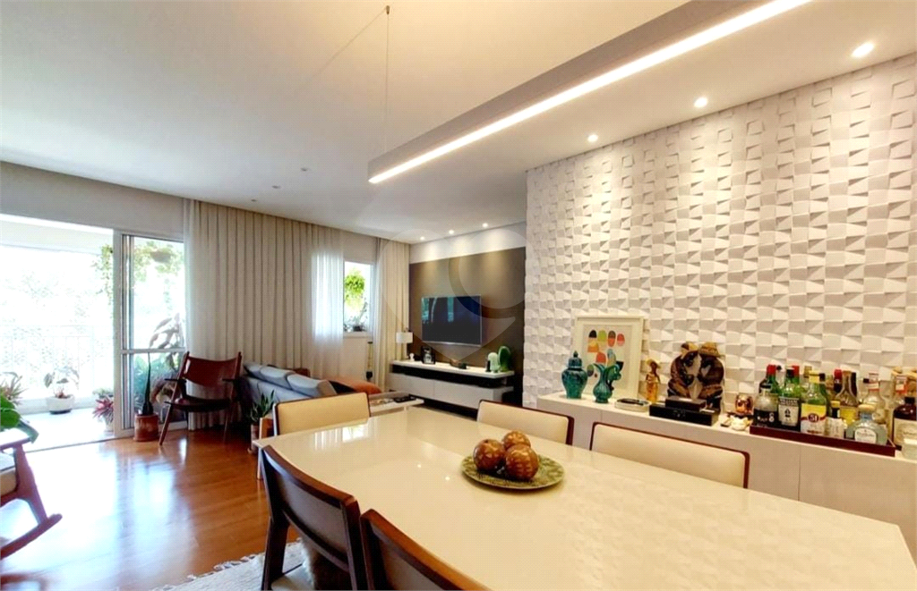 Apartamento com 2 dormitórios, sendo 2 suítes, 3 banheiros e 2 vagas de garagem
