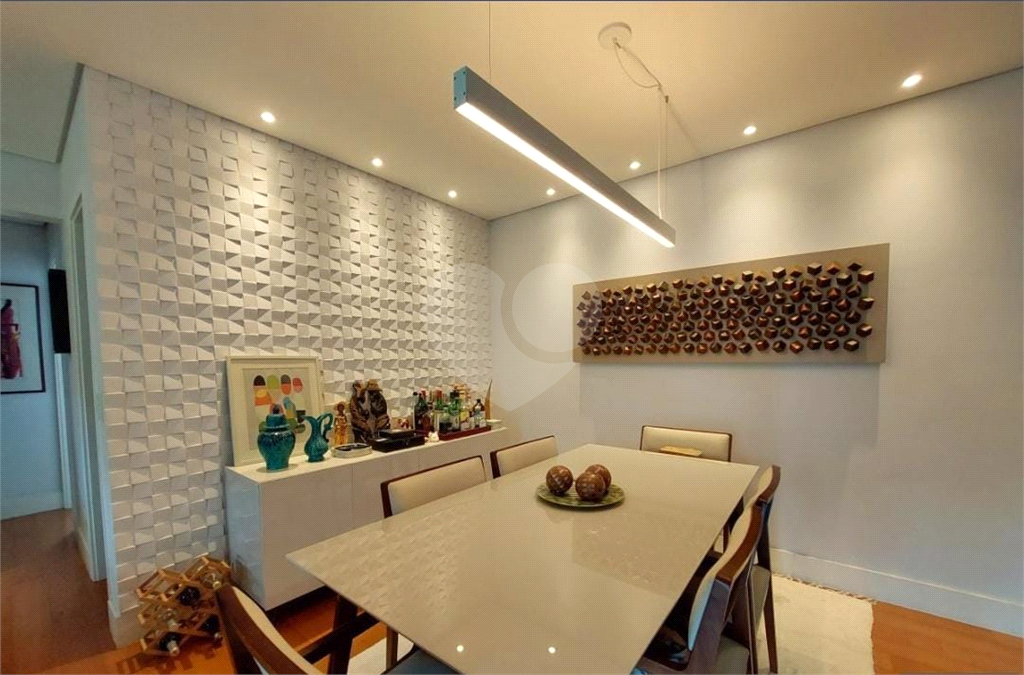 Apartamento com 2 dormitórios, sendo 2 suítes, 3 banheiros e 2 vagas de garagem